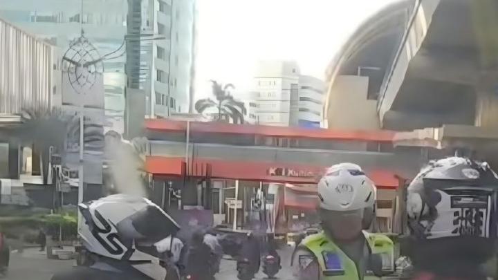 Viral Polisi Hentikan juga Tilang Motor Pengawal Ambulans, Ini adalah Jenis Kendaraan Punya Fokus dalam Jalan